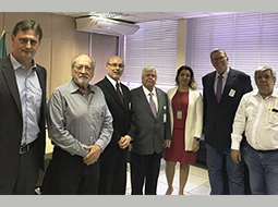 Anvisa debate revisão de regulamentos técnicos para funcionamento de laboratórios